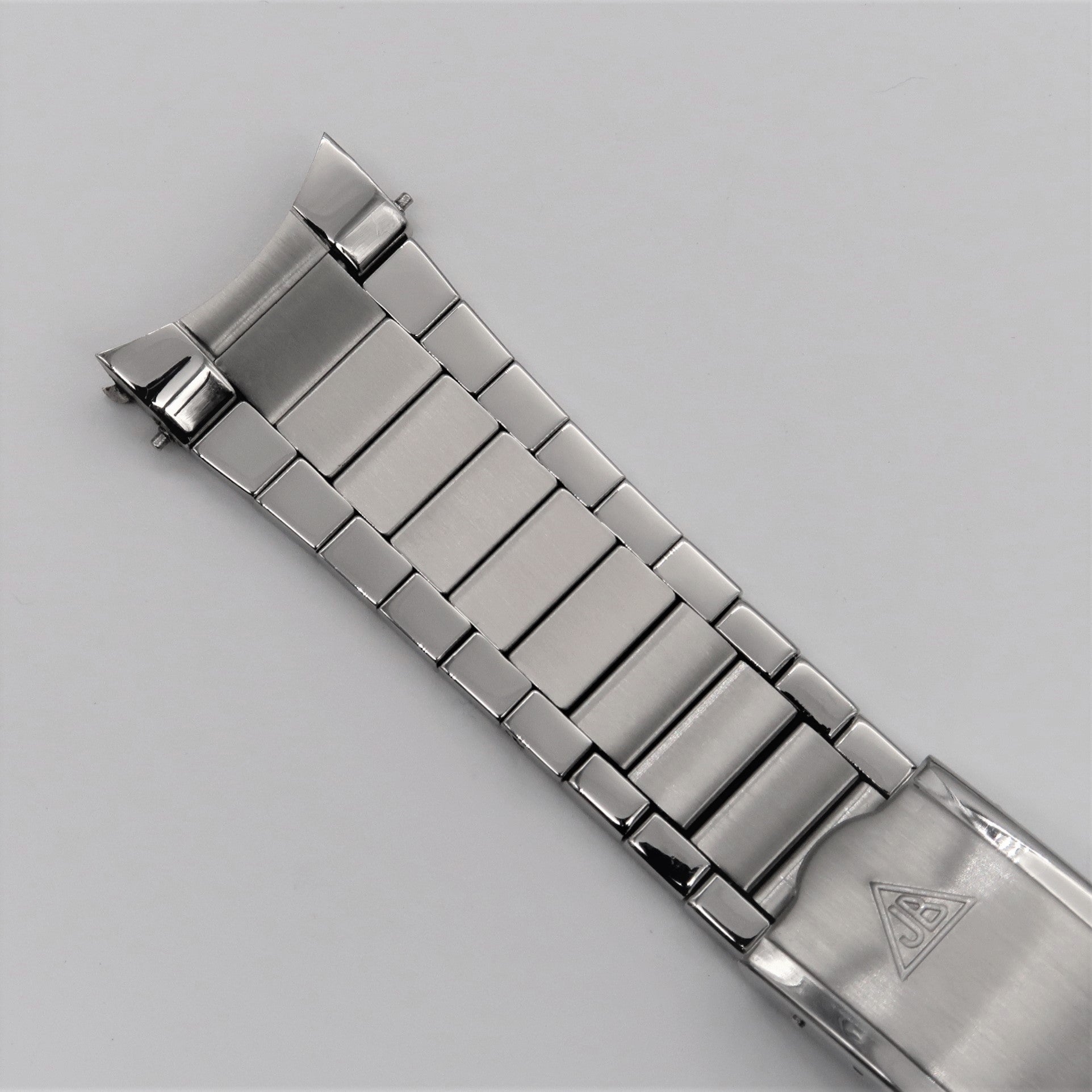 Amazon.com: SAWIDEE Titanium steel 20mm Chain Strap For Omega 007 Seamaster  Diver 300 Watch Band Replace Milanese Stainless Bracelet : Clothing, Shoes  & Jewelry