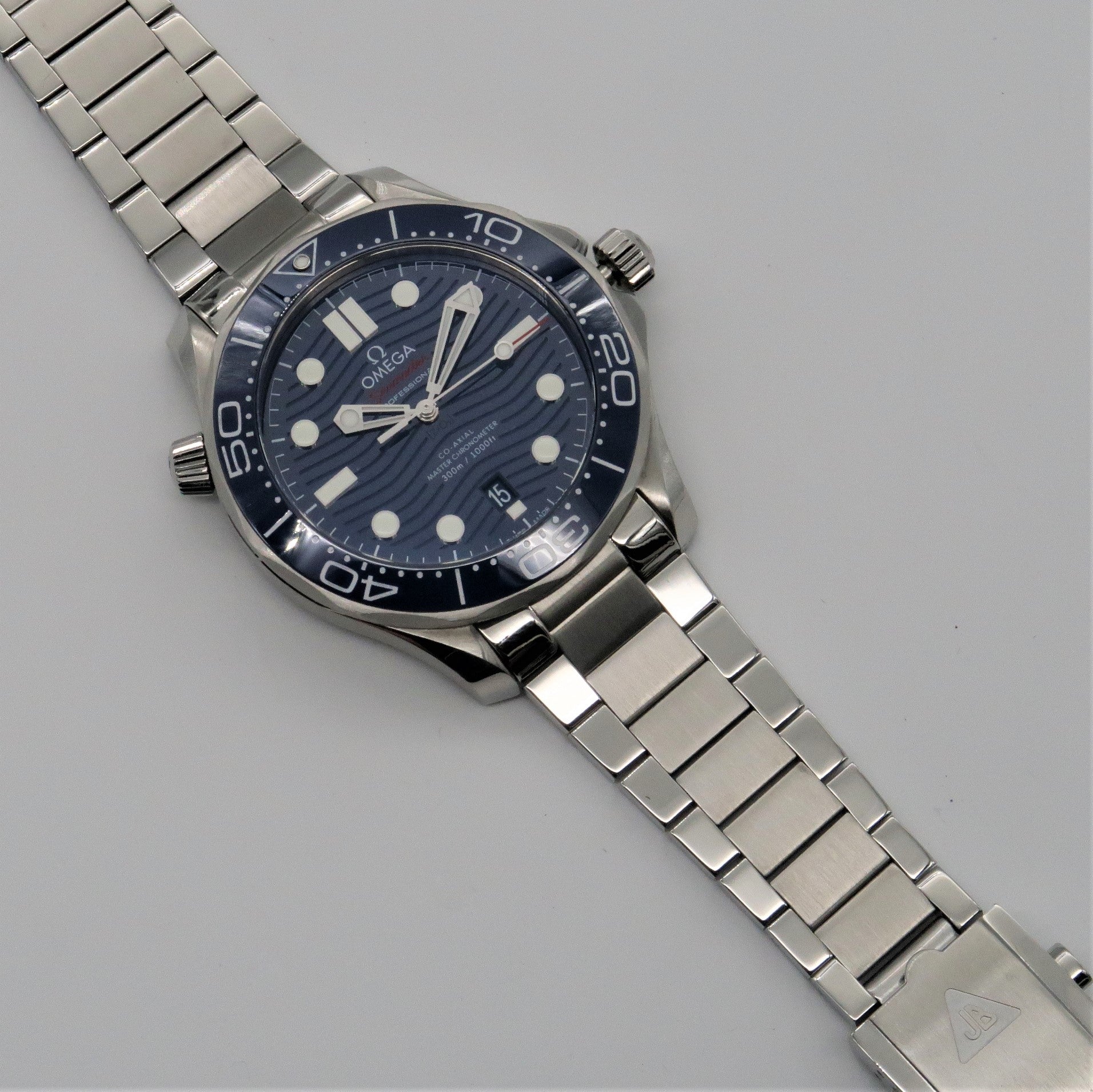 Omega Seamaster Midsize Steel Electric Blue Dial Mens Watch 2554.80.00 |  SwissWatchExpo